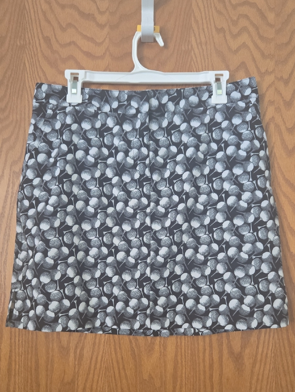 Izod Black and White Patterned Golf Skort